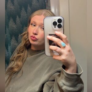 Meet your Posher, Brooke